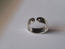 Bague DINH VAN Pi chinois, argent massif martelé à la main 2 diamants noirs