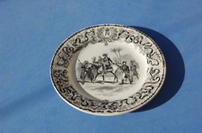 ASSIETTE ANCIENNE U&C - Napoléon - Bonaparte cède son cheval à un soldat blessé