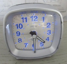 Réveil en PVC de marque Silvoz Led light sweep Fonctionnement OK