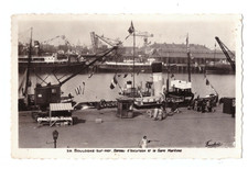 BOULOGNE-sur-MER (62) BATEAU d'EXCURSION ,GRUE ,STAND MARCHAND & KIOSQUE en 1945