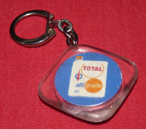 Ancien porte clés bidon total - porte,