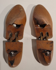 paire d'anciens  embauchoirs vintage en bois