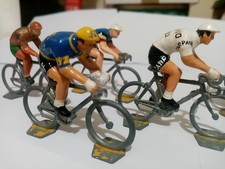 Lot De Cyclistes Miniatures