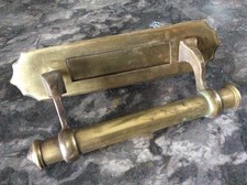 Ancienne poignée de porte avec plaque boîte aux lettres,en bronze ou laiton