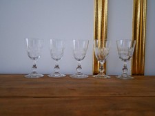 Lot de 5 anciens verres à vin