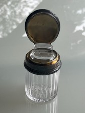 Important Flacon à Parfum Argent Massif, Vermeil et Cristal taillé.