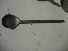 Ancienne Ecumoire de cuisine en laiton