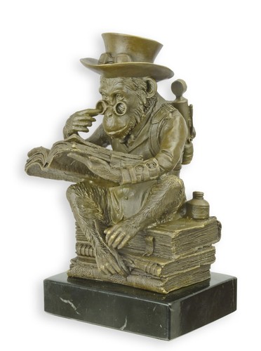 Une sculpture steampunk - , en