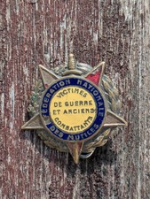 ANCIEN INSIGNE MILITAIRE