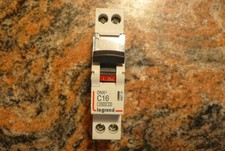 DISJONCTEUR  MODULAIRE