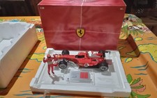 HOTWHEELS 1/18 FERRARI F1 2004 MICHAEL SCHUMACHER +TISSU COMBINAISON TO A10
