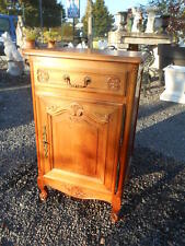  PETIT BUFFET "CONFITURIER" EPOQUE 1980/90 DE STYLE LOUIS 15 EN MERISIER MASSIF