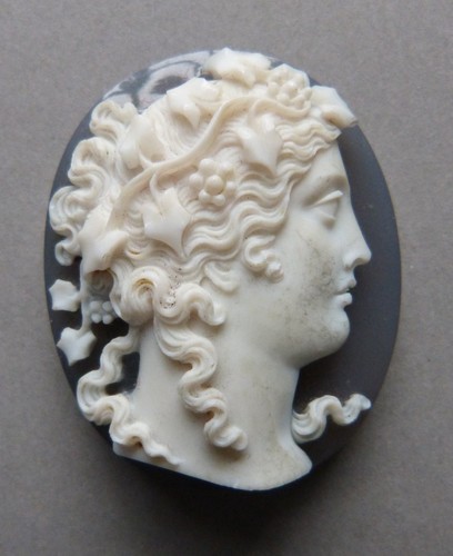 Superbe camée sur - , agate