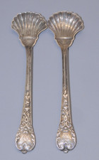 -2 PETITES CUILLERES  SALERONS