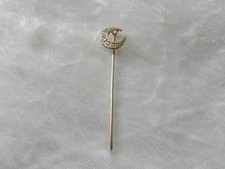 Ancienne épingle à cravate / chapeau Art Nouveau plaqué or croissant de lune