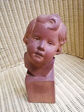 Buste D Enfant En Terre