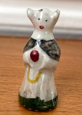 Adorable Fève ancienne Femme