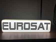 Enseigne lumineuse "EUROSAT" – Lampe déco rétro – Impression 3D – Luminaire