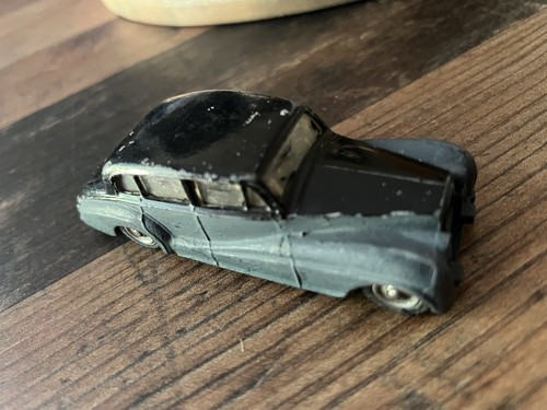 Voiture miniature dinky toys - voiture,