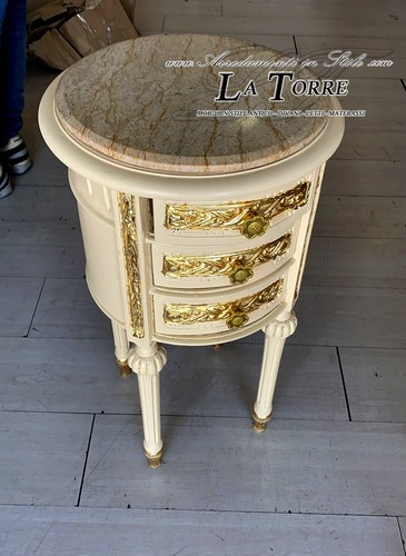 Petite table style - petite,
