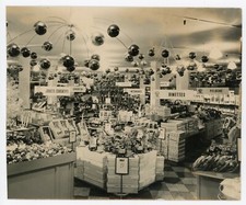 PHOTO Pervenchon à Nîmes, magasin de jouet Dinettes Peluche circuit poupée doll