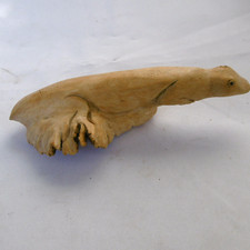 animal sculpté dans une racine