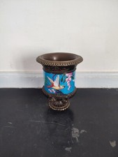 Petit pot style Médicis en métal à décor d'oiseau et d'insecte