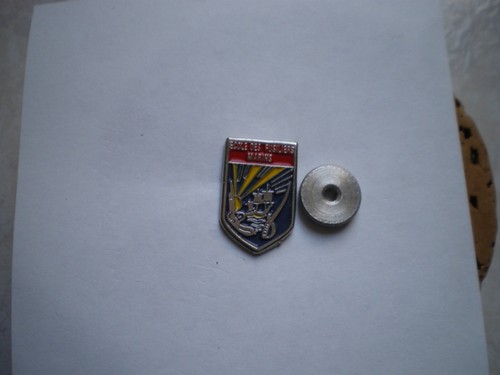 Insigne boutonnière vis - boutonnière,