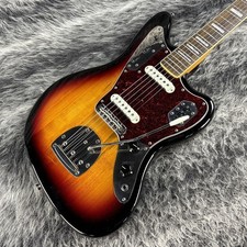 Squier by Fender Classic Vibe Jaguar 3 Color Sunburst des années 70 avec...