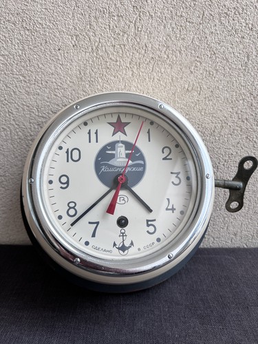 Horloge sous marin - horloge,