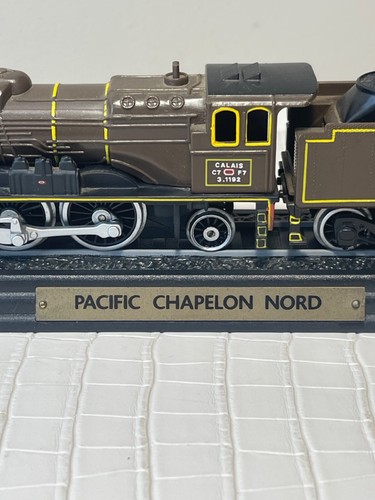 Ancienne locomotive statique - ancienne,