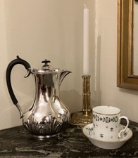 Théière anglaise en métal