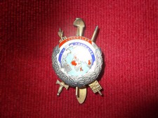 POLITIQUE  -  INSIGNE de