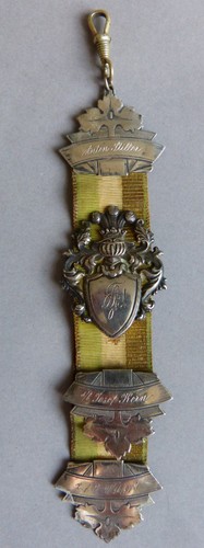 Chatelaine médaille porte