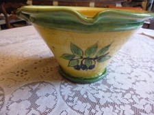 Plat creux verseur - décors Olives - Vallauris Bleu d’Argile–Vintage- Fait main