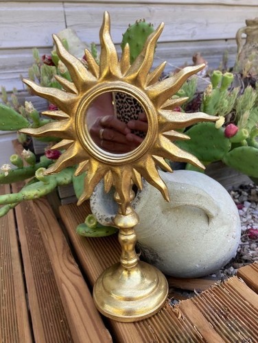 Miroir sur pied forme de - sur, en
