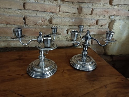 Paire chandeliers trois - chandeliers, a