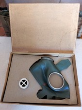 Masque à gaz civil allemand VM40 dans sa boite d'origine et notice d'utilisation