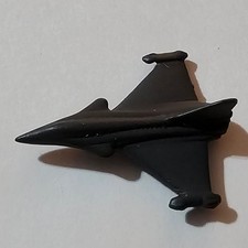 Avion RAFALE en pin's  Insigne Armée de l'Air