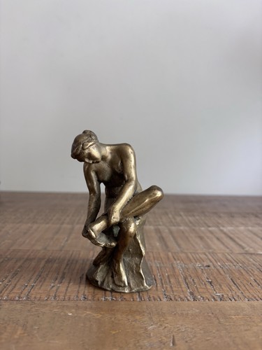 Sculpture statue femme nue - de,