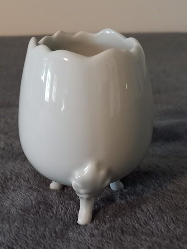 Oeuf tripode porcelaine - en,