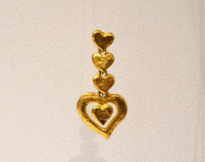 Yves Saint Laurent. Pendentif vintage articulé  coeurs en métal doré mat