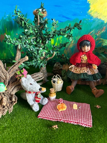 LittleCharmingDoll