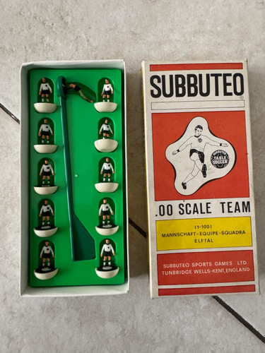 Subbuteo scale team - 00,