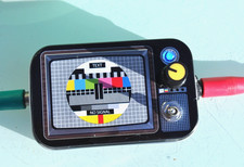 FUNZBOOSTER  MINI PEDALE D'EFFET BOOSTER à pile style Fender Booster Marque FUNZ