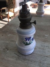 ancienne lampe a petrole Motif Floral Bleue H 23 Environ Diamètre Environ 10 Cms