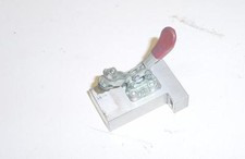 Petite sauterelle de bridage