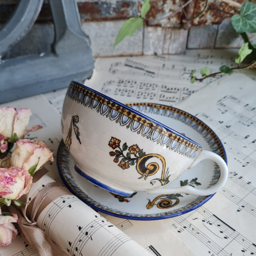 Ancienne tasse cafe sous - tasse, et