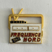 110 - Pin's TRANSISTOR POSTE DE RADIO FRANCE FREQUENCE NORD