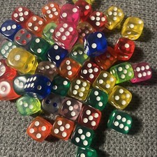 • Lot de 5 Dés à jouer 14